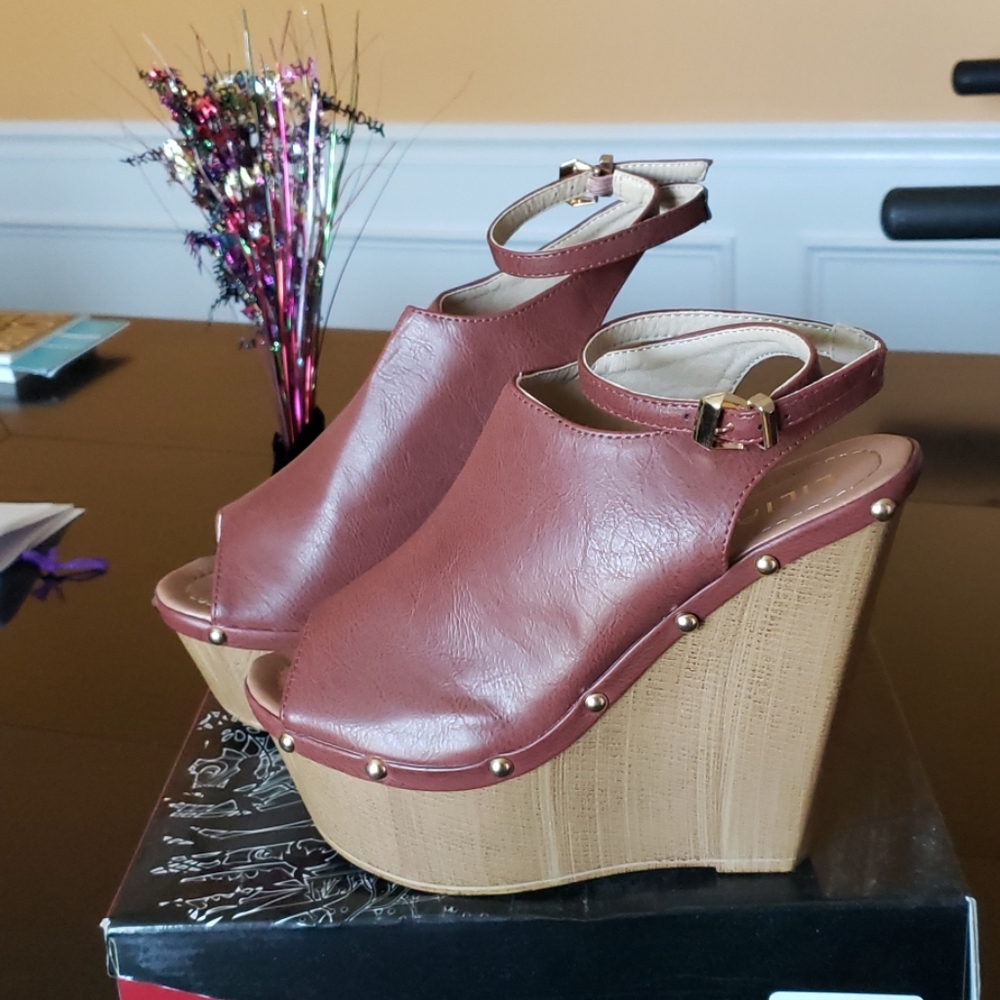 Shoes - Picture 3 of 4